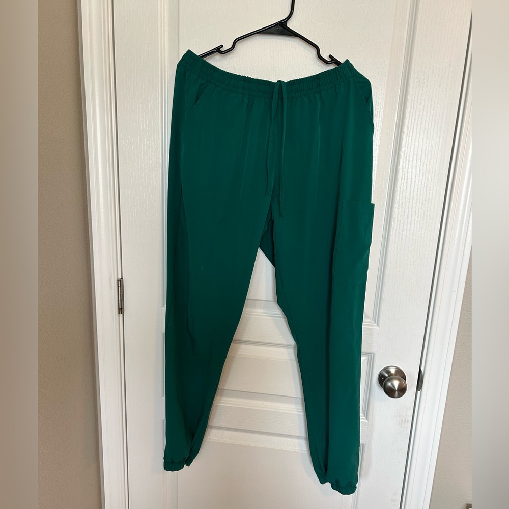 Women’s green jogger scrub pant L